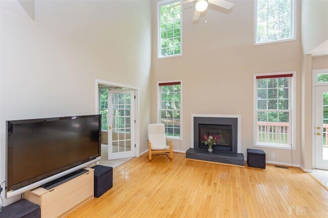 Building Photo - 105 Dairy Ct