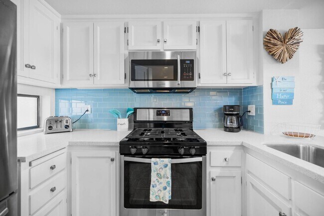 Building Photo - 733 Seacoast Dr
