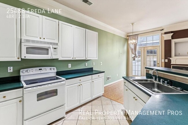 Building Photo - 25488 Freda Ln