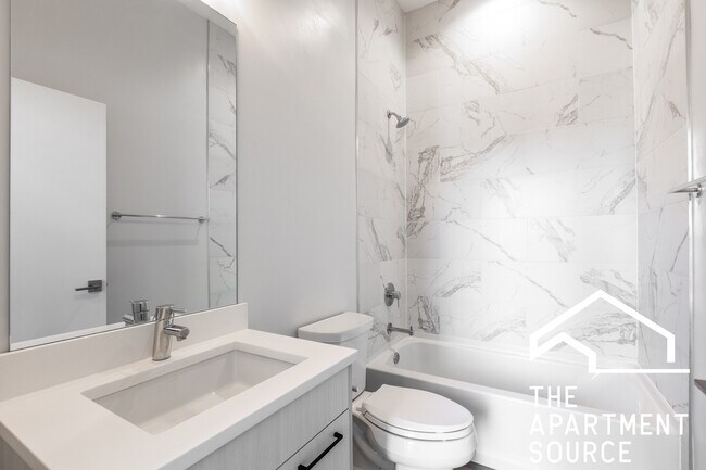 Building Photo - 2247 W Lawrence Ave