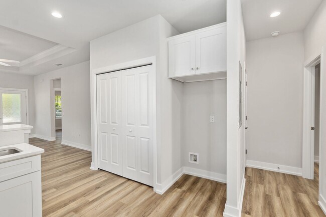 Building Photo - Historic Downtown Living – 3 Bed / 2 Bath Home