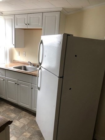 Building Photo - 93 Main St