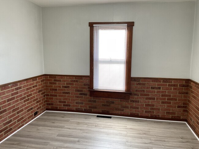 Building Photo - 2206 Brown St