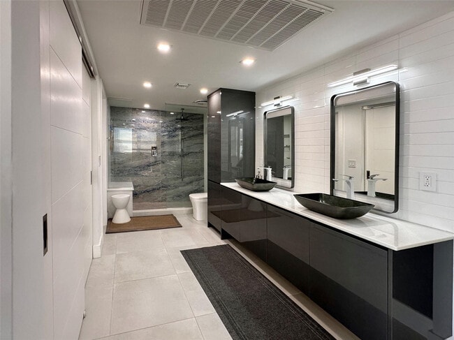 Building Photo - 209 N Fort Lauderdale Beach Blvd