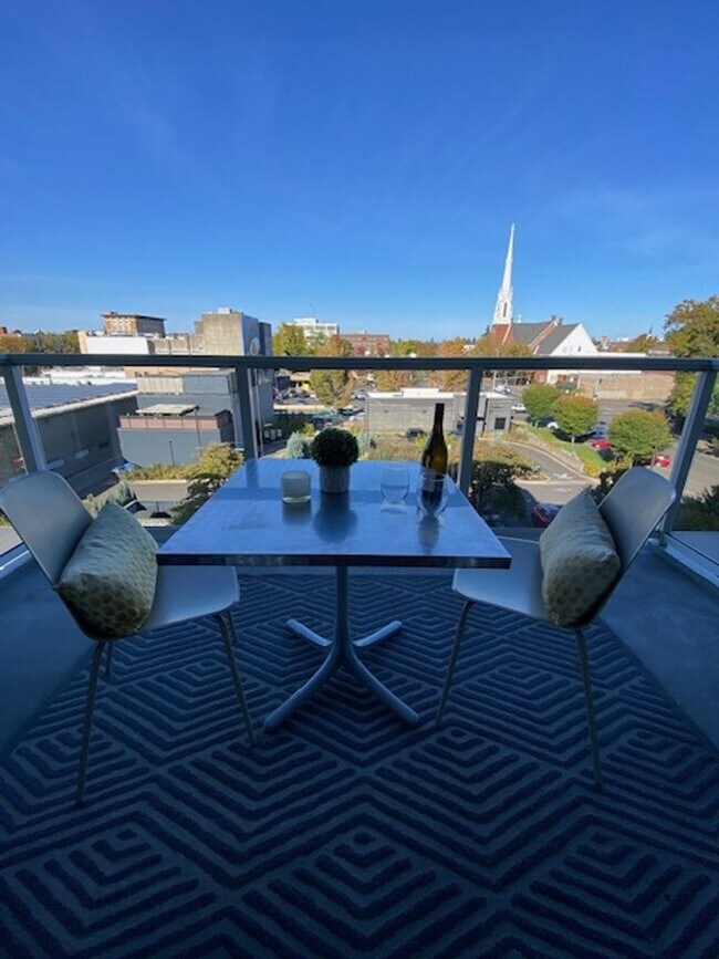 Building Photo - Luxury Fully Furnished Condo Downtown Salem Is Available