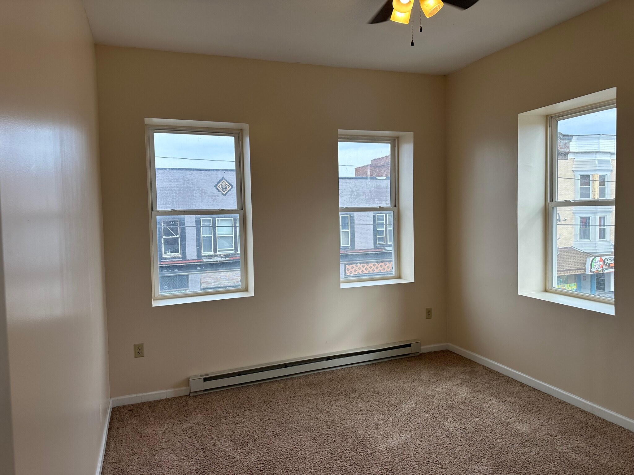 Building Photo - 634 Centre St