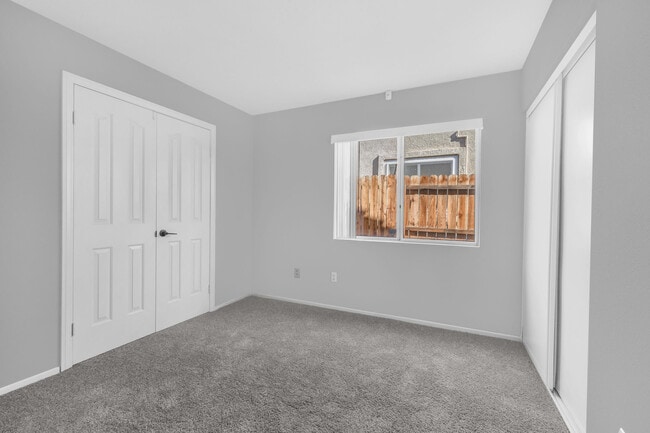 Building Photo - 44295 Las Vistas Dr
