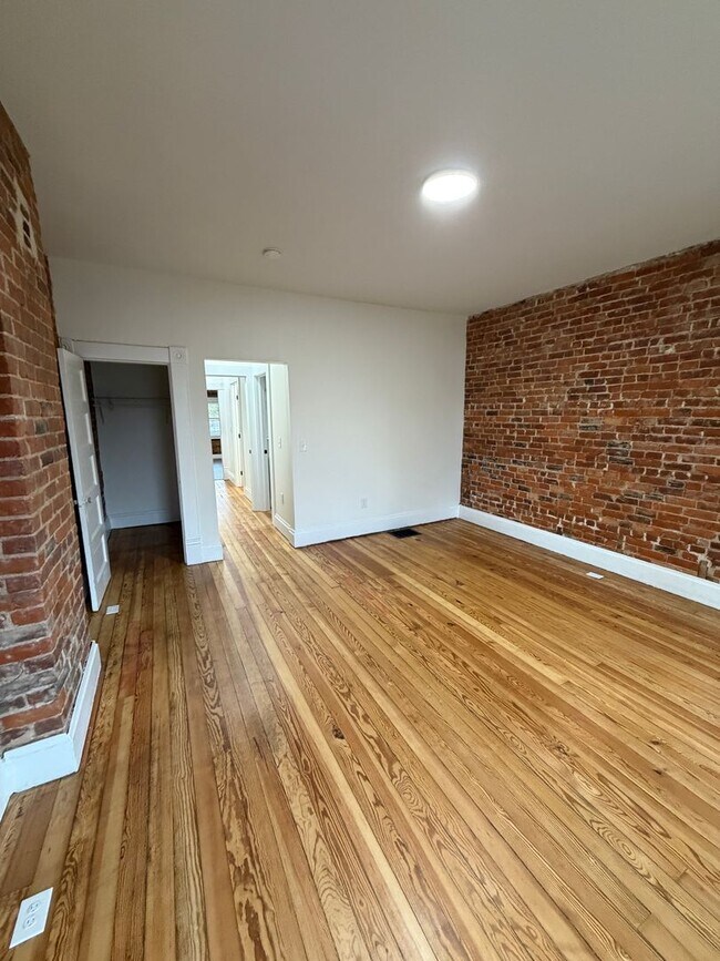 Building Photo - 415 Hanford St