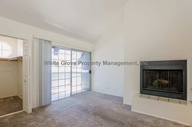 Building Photo - 205 S Redwood Ave