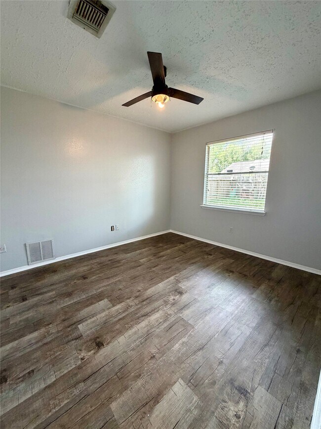 Building Photo - 7111 Golden Dale Ct