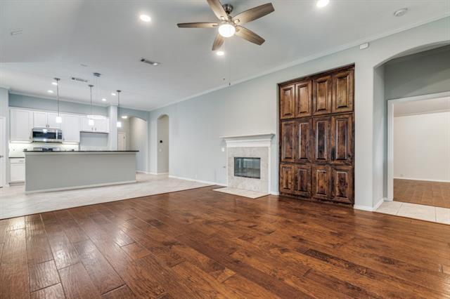 Building Photo - 2472 Deerwood Dr