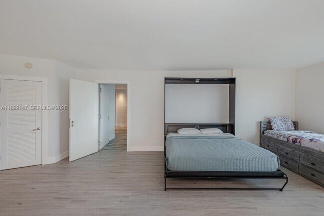 Building Photo - 2301 Collins Ave