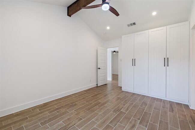 Building Photo - 1111 Spearson Ln