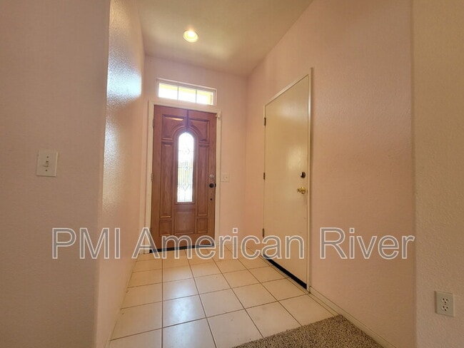 Building Photo - 8440 Zinnia Way