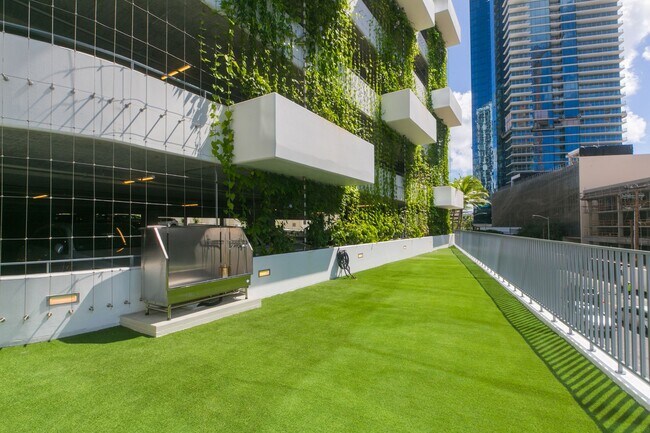 Building Photo - KOULA 2b2b1pkg Ready to Move In!