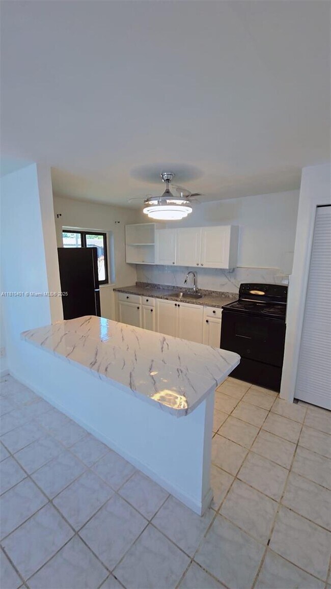 Building Photo - 2 bedroom in Miami FL 33161