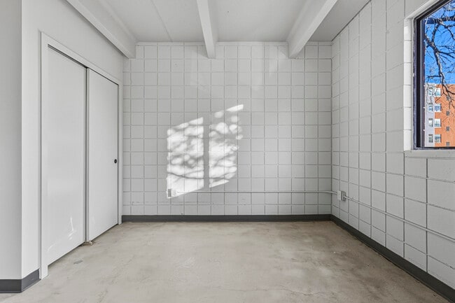 Building Photo - 415 S Weber St