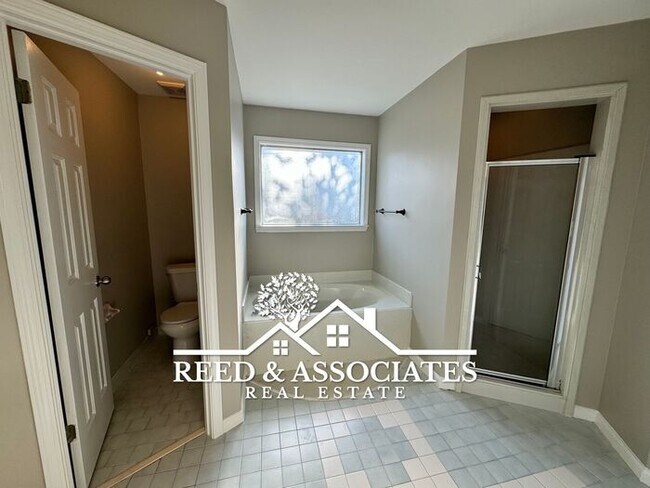 Building Photo - 3 Bedroom + Bonus in Collierville!