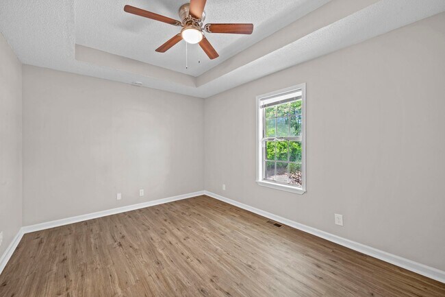 Building Photo - Beautifully Renovated Home!