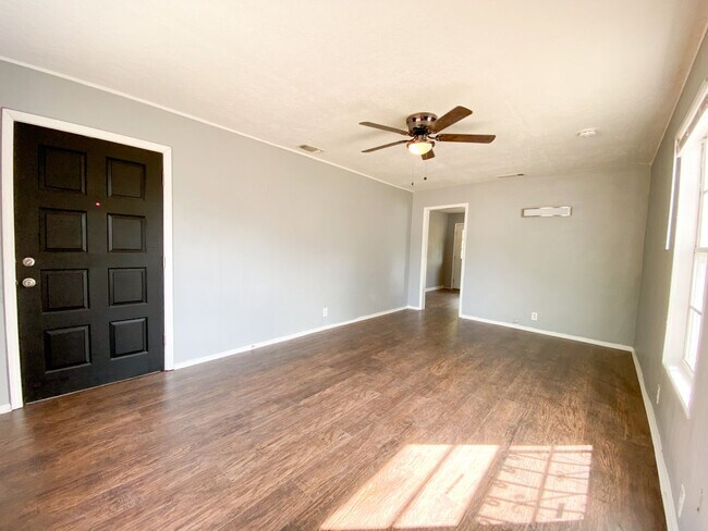 Building Photo - UNIVERSITY PARK