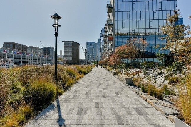 Building Photo - 300 Pier 4 Blvd