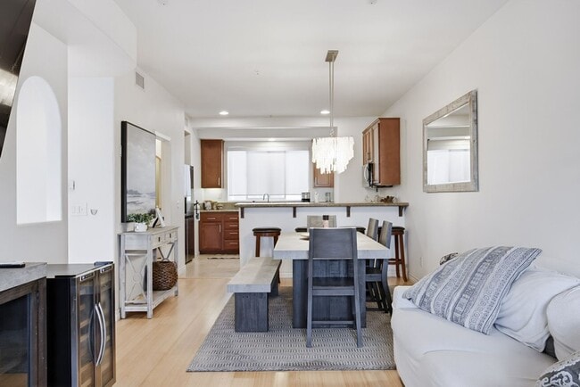 Building Photo - Steps from the Sand - Pacific Beach Townhome, Offered Fully or Partially Furnished