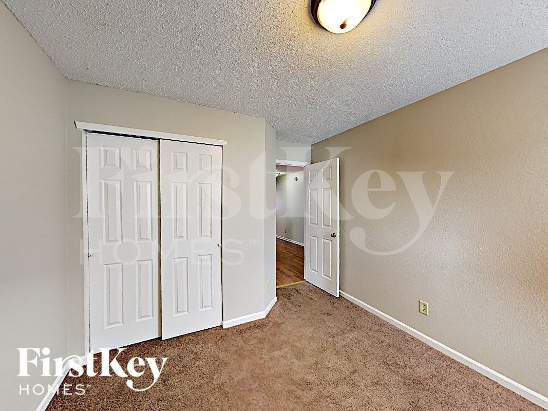 Building Photo - 6646 Kinnerton Dr