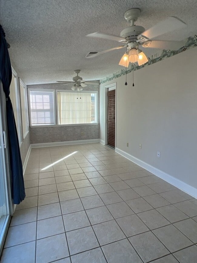 Building Photo - 115 Lancashire Rd