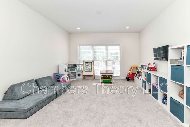 Building Photo - 25798 S Village Dr