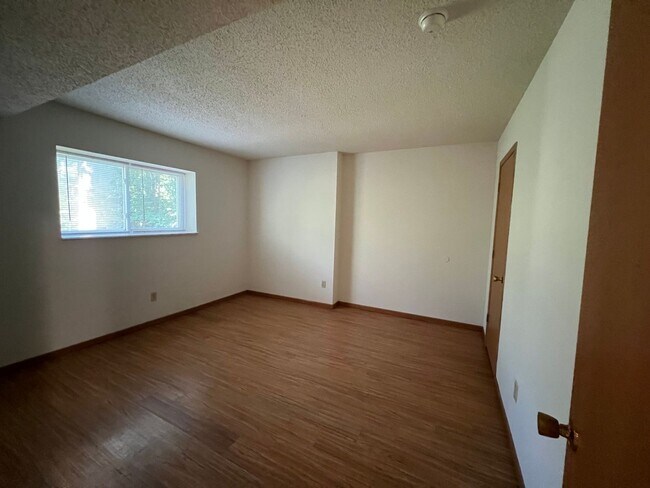 Building Photo - 615 Portsmouth Dr