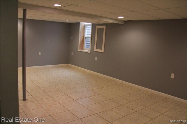 Building Photo - 40690 Bluesprings Ct