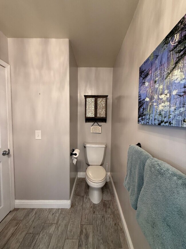 Building Photo - Stunning Fully Furnished 3 Bed-3 Bath Home with Den - Over 2300 Sq Ft.