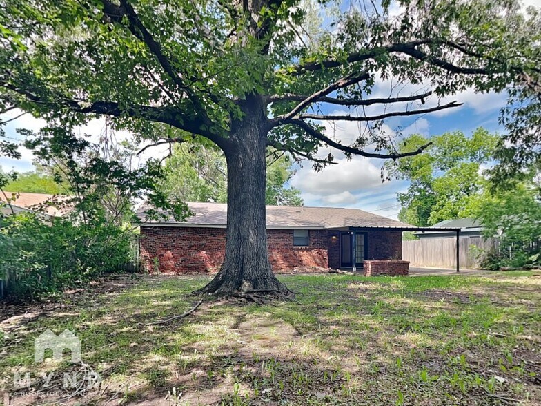 Building Photo - 605 Thompson Dr