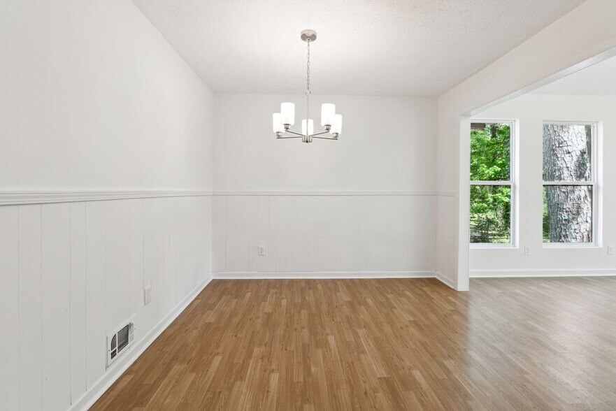 Building Photo - 1421 Iron Gate Blvd