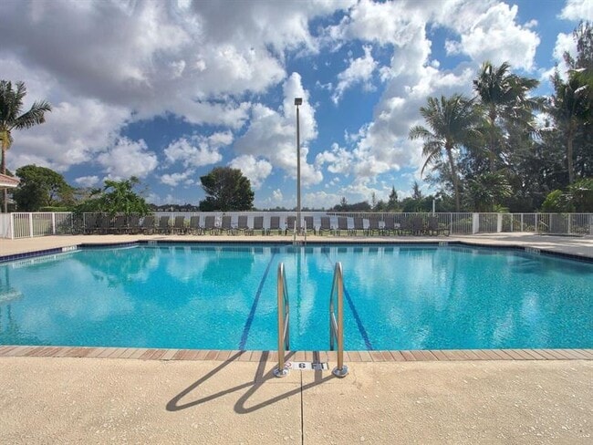 Building Photo - 4740 SW 12th Pl