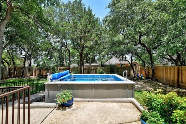 Building Photo - 516 Carismatic Ln