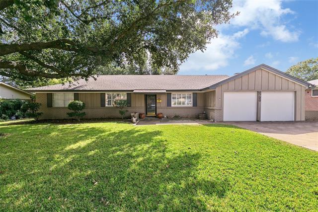 Building Photo - 6728 Victoria Ave