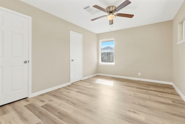 Building Photo - 10615 Clematis Ln