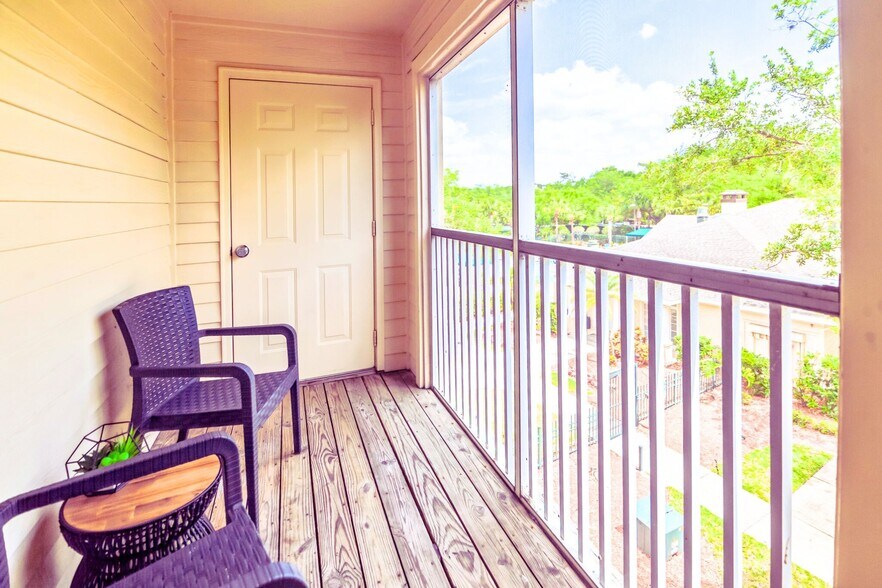 Building Photo - 18565 Bridle Club Dr