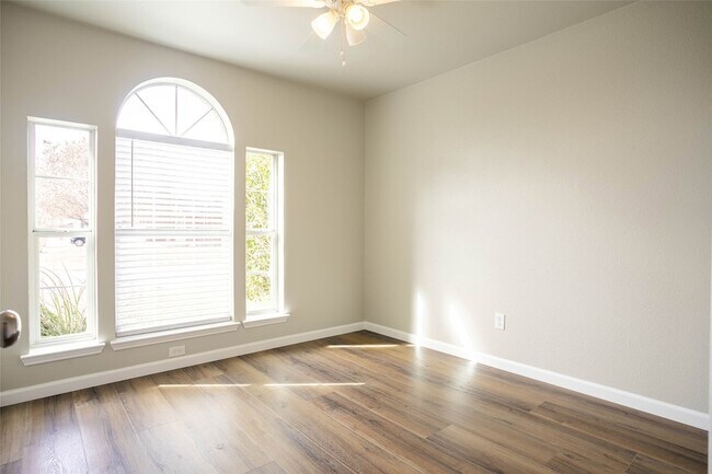 Building Photo - 10500 Aransas Dr