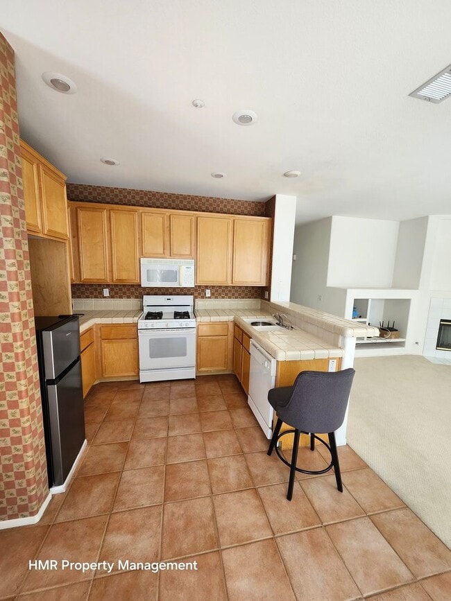 Building Photo - Beautiful two-story in Hunter's Ridge