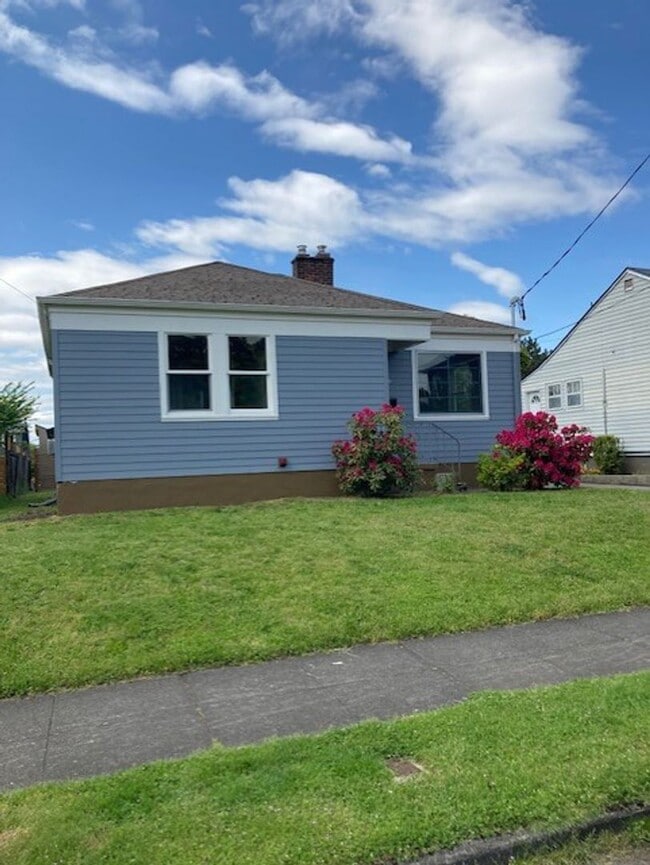 Building Photo - Updated North Tabor 2 Bedroom, 1 Bathroom ...