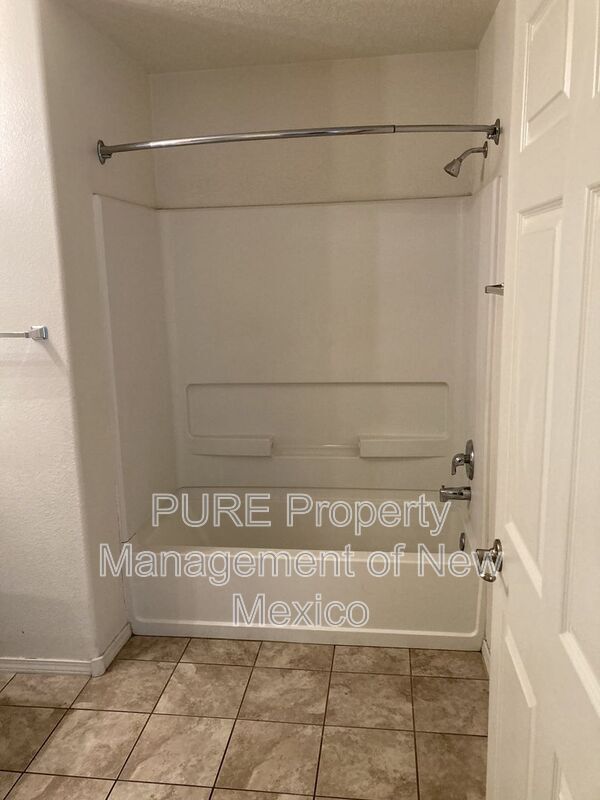 Building Photo - 601 Menaul Blvd NE