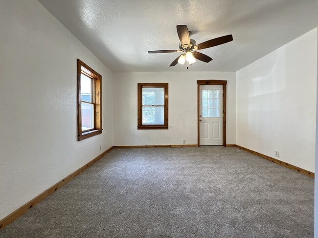 Building Photo - 943 High Bluff St