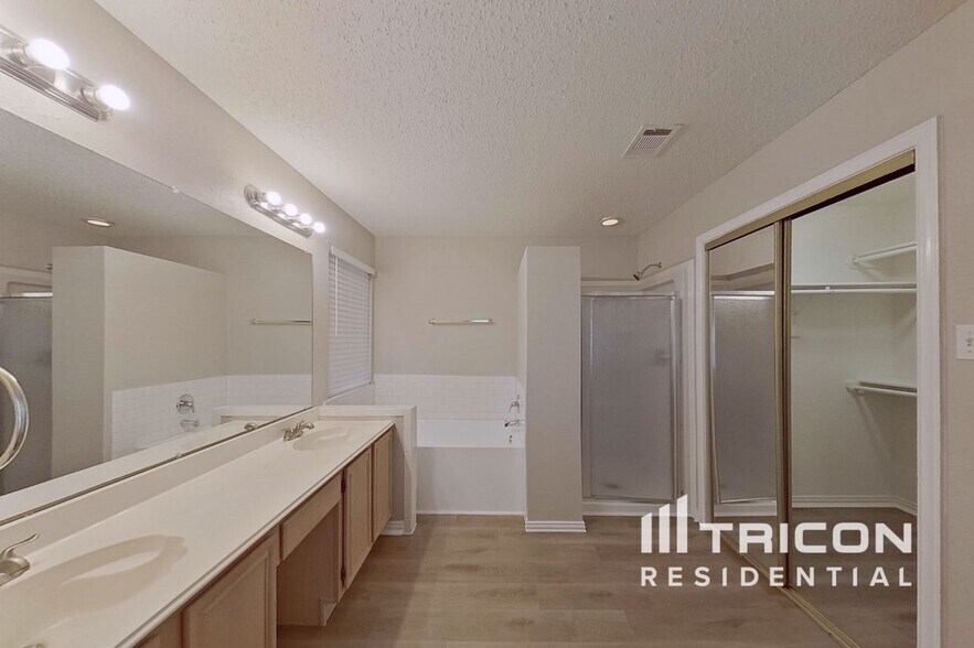 Building Photo - 2320 Shinnery Oak Dr