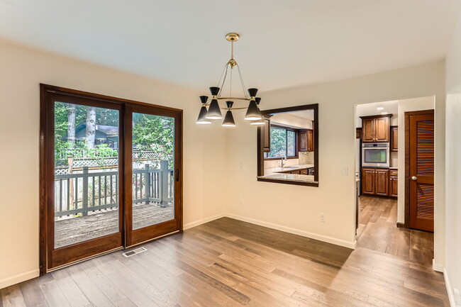 Building Photo - 1759 Marylhurst Dr