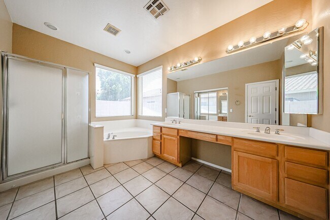 Building Photo - Charming 4BD, 2BA home in Chandler!