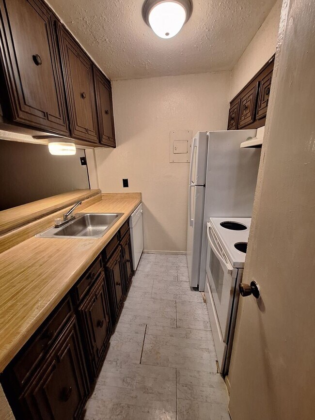 Building Photo - 1 bedroom, 1 bath
