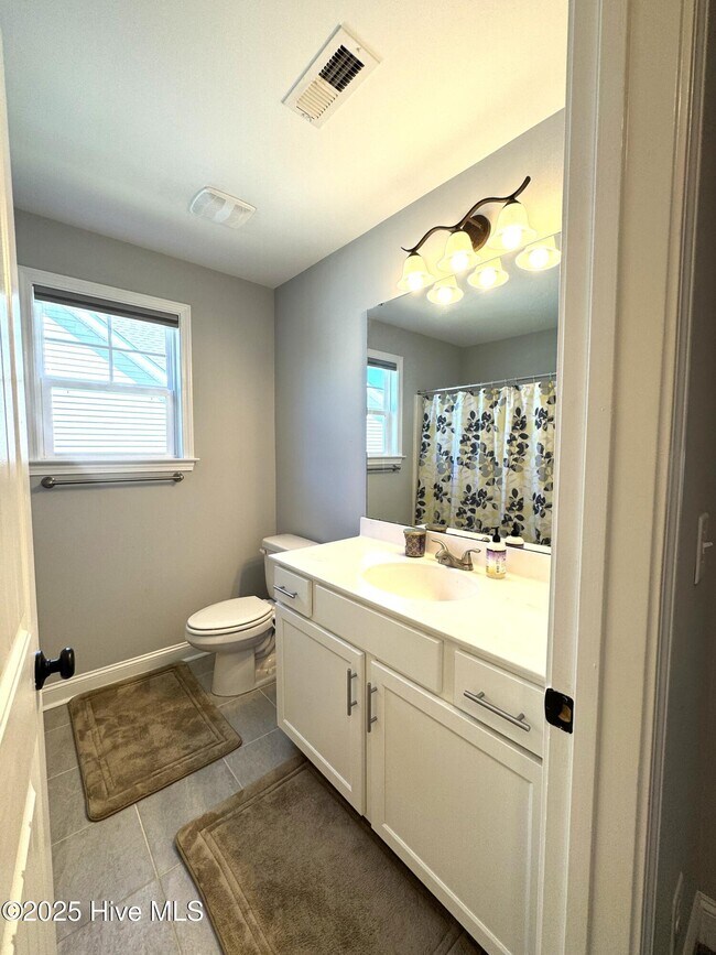 Building Photo - 425 Pebble Shore Dr
