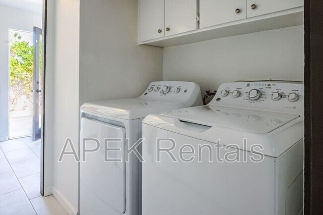 Building Photo - 1970 S Joshua Tree Pl